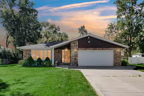 7903 W 102nd St, Palos Hills, IL 60465