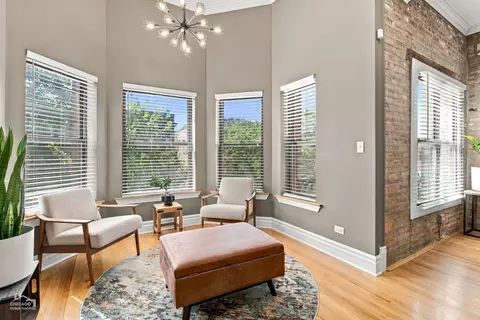 Living - Undisclosed, Chicago, IL 60657 photo 4 of 5