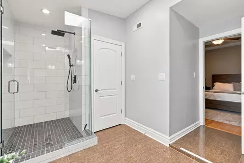Bath - Undisclosed, Chicago, IL 60657 photo 2 of 3