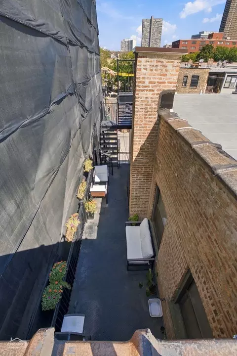 Exterior - Undisclosed, Chicago, IL 60657 photo 4 of 4
