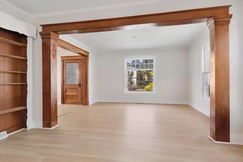 Living - 811 E Washington St, Bloomington, IL 61701 photo 2 of 4