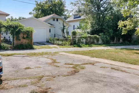 Exterior - 811 E Washington St, Bloomington, IL 61701 photo 1 of 1
