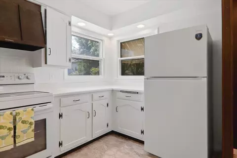 Kitchen - 811 E Washington St, Bloomington, IL 61701 photo 2 of 2