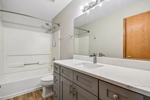 Bath - 3193 Ketch Ct, Aurora, IL 60503 photo 2 of 2