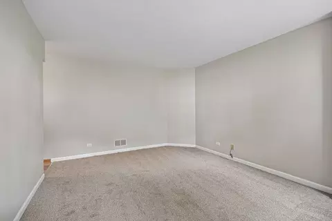 Living - 3193 Ketch Ct, Aurora, IL 60503 photo 4 of 7
