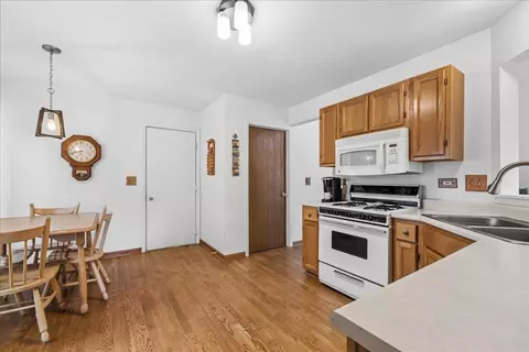 Kitchen - 491 Harvard Ln, Bartlett, IL 60103 photo 2 of 4