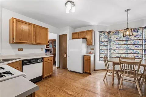 Kitchen - 491 Harvard Ln, Bartlett, IL 60103 photo 3 of 4