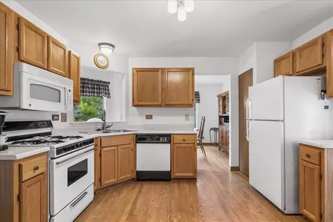 Kitchen - 491 Harvard Ln, Bartlett, IL 60103 photo 4 of 4