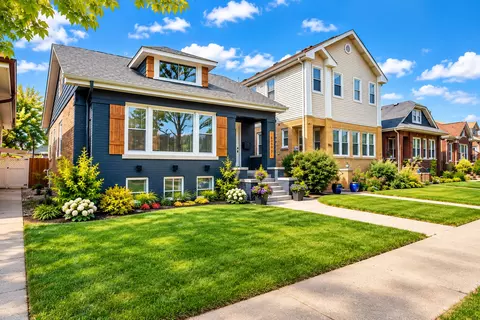 5748 W Eastwood Ave, Chicago, IL 60630