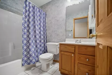 Bath - Undisclosed, Elgin, IL 60123 photo 1 of 4