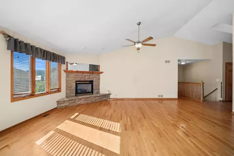 Living - Undisclosed, Elgin, IL 60123 photo 1 of 2