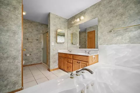 Bath - Undisclosed, Elgin, IL 60123 photo 3 of 4