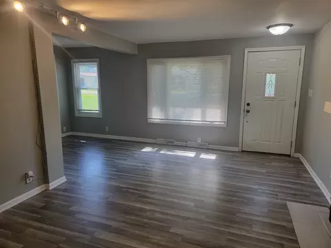 Living - 810 Southside Ave, Mchenry, IL 60051 photo 3 of 6