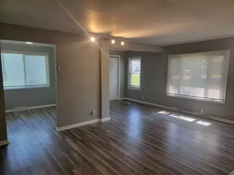 Living - 810 Southside Ave, Mchenry, IL 60051 photo 6 of 6