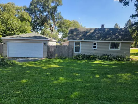 Exterior - 810 Southside Ave, Mchenry, IL 60051 photo 3 of 3