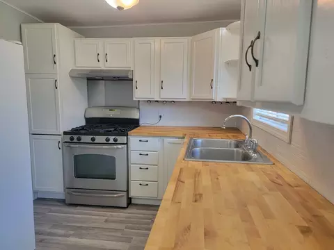 Kitchen - 810 Southside Ave, Mchenry, IL 60051 photo 1 of 2