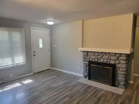 Living - 810 Southside Ave, Mchenry, IL 60051 photo 1 of 6