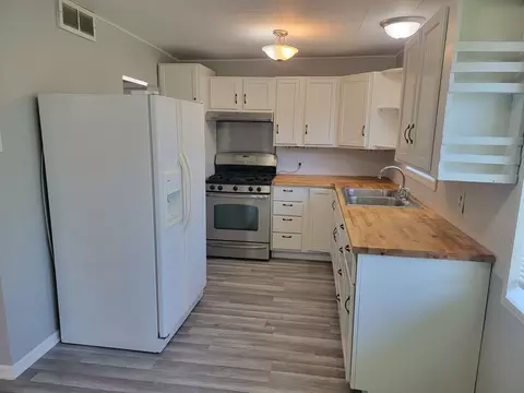 Kitchen - 810 Southside Ave, Mchenry, IL 60051 photo 2 of 2
