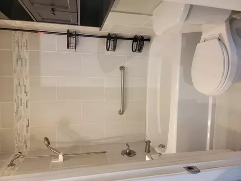 Bath - 810 Southside Ave, Mchenry, IL 60051 photo 1 of 1
