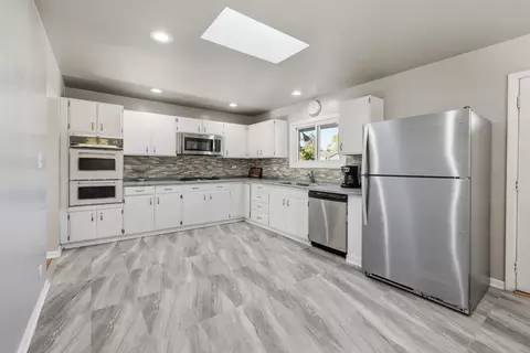 Kitchen - 4602 Magnolia Dr, Rolling Meadows, IL 60008 photo 2 of 2