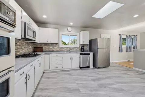 Kitchen - 4602 Magnolia Dr, Rolling Meadows, IL 60008 photo 1 of 2