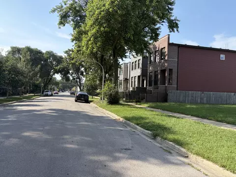 4600 S Champlain Ave, Chicago, IL 60653 photo 2