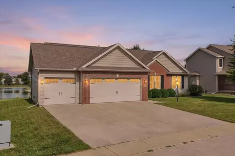 1813 Deer Run Dr, Mahomet, IL 61853