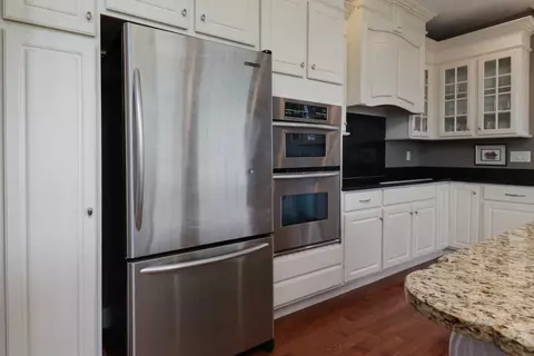 Kitchen - 2807 Lone Oak Rd, Bloomington, IL 61705 photo 3 of 5