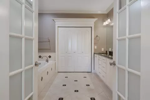 Bath - 2807 Lone Oak Rd, Bloomington, IL 61705 photo 1 of 6