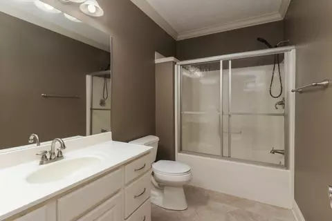 Bath - 2807 Lone Oak Rd, Bloomington, IL 61705 photo 6 of 6