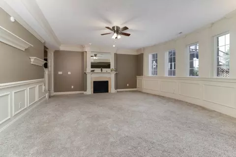 Living - 2807 Lone Oak Rd, Bloomington, IL 61705 photo 4 of 7