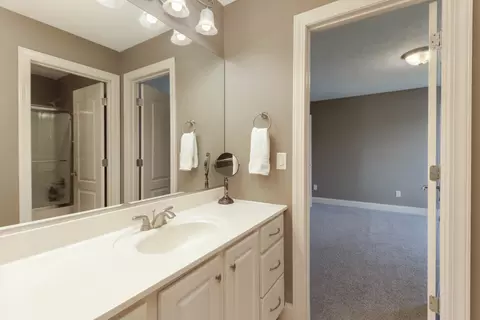Bath - 2807 Lone Oak Rd, Bloomington, IL 61705 photo 4 of 6