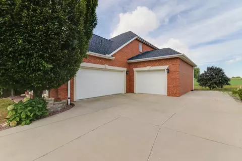 Exterior - 2807 Lone Oak Rd, Bloomington, IL 61705 photo 2 of 11
