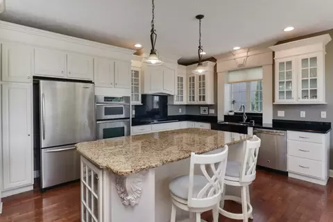 Kitchen - 2807 Lone Oak Rd, Bloomington, IL 61705 photo 2 of 5