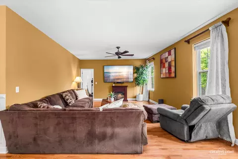 Living - 461 Mooresfield St, Elgin, IL 60124 photo 2 of 2