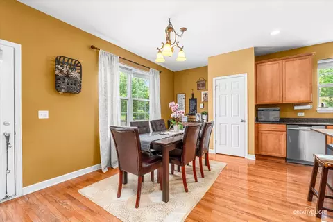 Dining - 461 Mooresfield St, Elgin, IL 60124 photo 2 of 2
