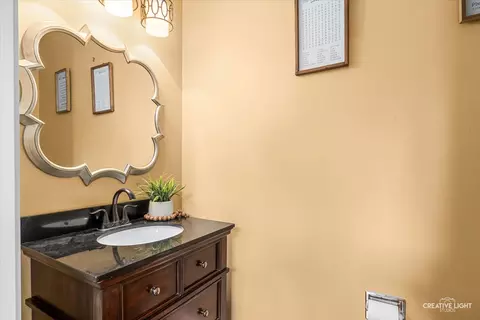 Bath - 461 Mooresfield St, Elgin, IL 60124 photo 1 of 3