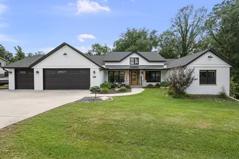 1805 Ridgefield Dr, Port Byron, IL 61275