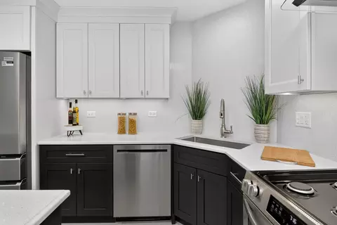 Kitchen - 3113 Reflection Dr, Naperville, IL 60564 photo 3 of 4