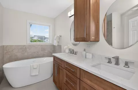 Bath - 3113 Reflection Dr, Naperville, IL 60564 photo 2 of 4