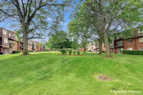 Exterior - Undisclosed, Des Plaines, IL 60016 photo 5 of 8