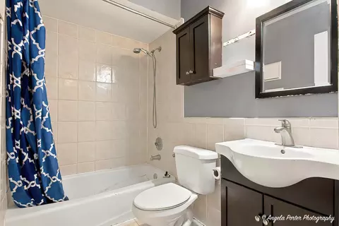 Bath - Undisclosed, Des Plaines, IL 60016 photo 1 of 1