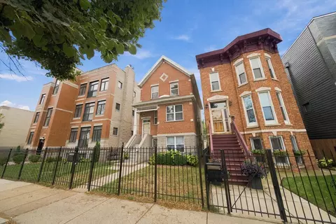Exterior - 631 E Bowen Ave, Chicago, IL 60653 photo 3 of 8
