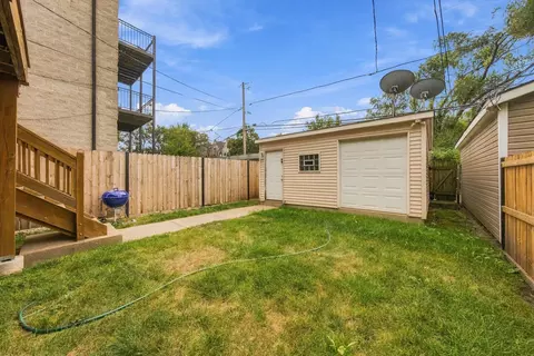 Exterior - 631 E Bowen Ave, Chicago, IL 60653 photo 7 of 8