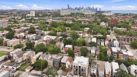 View/Area - 631 E Bowen Ave, Chicago, IL 60653 photo 5 of 5