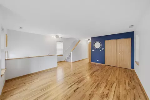 Living - 631 E Bowen Ave, Chicago, IL 60653 photo 1 of 6