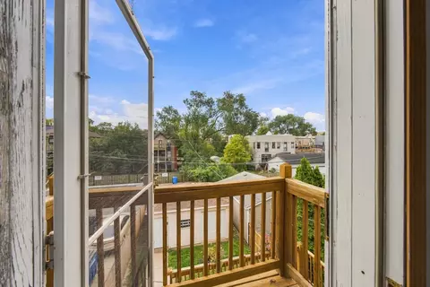 Exterior - 631 E Bowen Ave, Chicago, IL 60653 photo 5 of 8