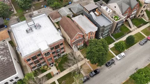 View/Area - 631 E Bowen Ave, Chicago, IL 60653 photo 3 of 5