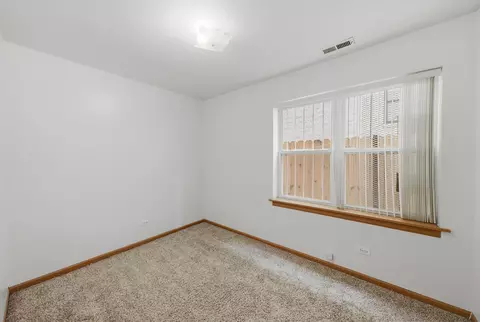 Bedroom - 631 E Bowen Ave, Chicago, IL 60653 photo 4 of 4