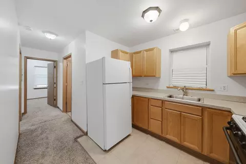 Entry Way - 631 E Bowen Ave, Chicago, IL 60653 photo 1 of 1